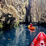 Menyusuri Gua Gumantung Cahaya Biru di Perut Maratua