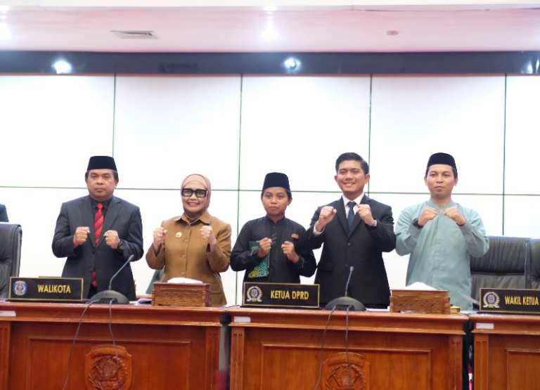 Muhammad Fadil Hafidz 30 Juz MI Ar-Riyadh Tampil pada Pembukaan Rapat Paripurna DPRD Bontang
