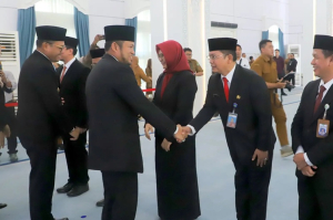 Lantik 33 Pejabat, Rudy Mas’ud Tekankan Integritas dan Tanggung Jawab