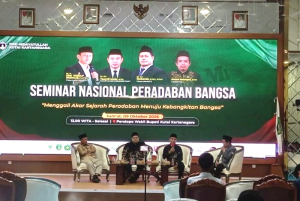 Seminar Nasional di Kukar, Tasyrif Amin Soroti Peran Ilmu dan Adab Menuju Indonesia Emas 2045